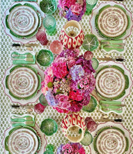 Load image into Gallery viewer, Linen Scalloped Square | Garden Green