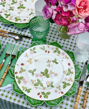 Load image into Gallery viewer, Linen Scalloped Square | Garden Green