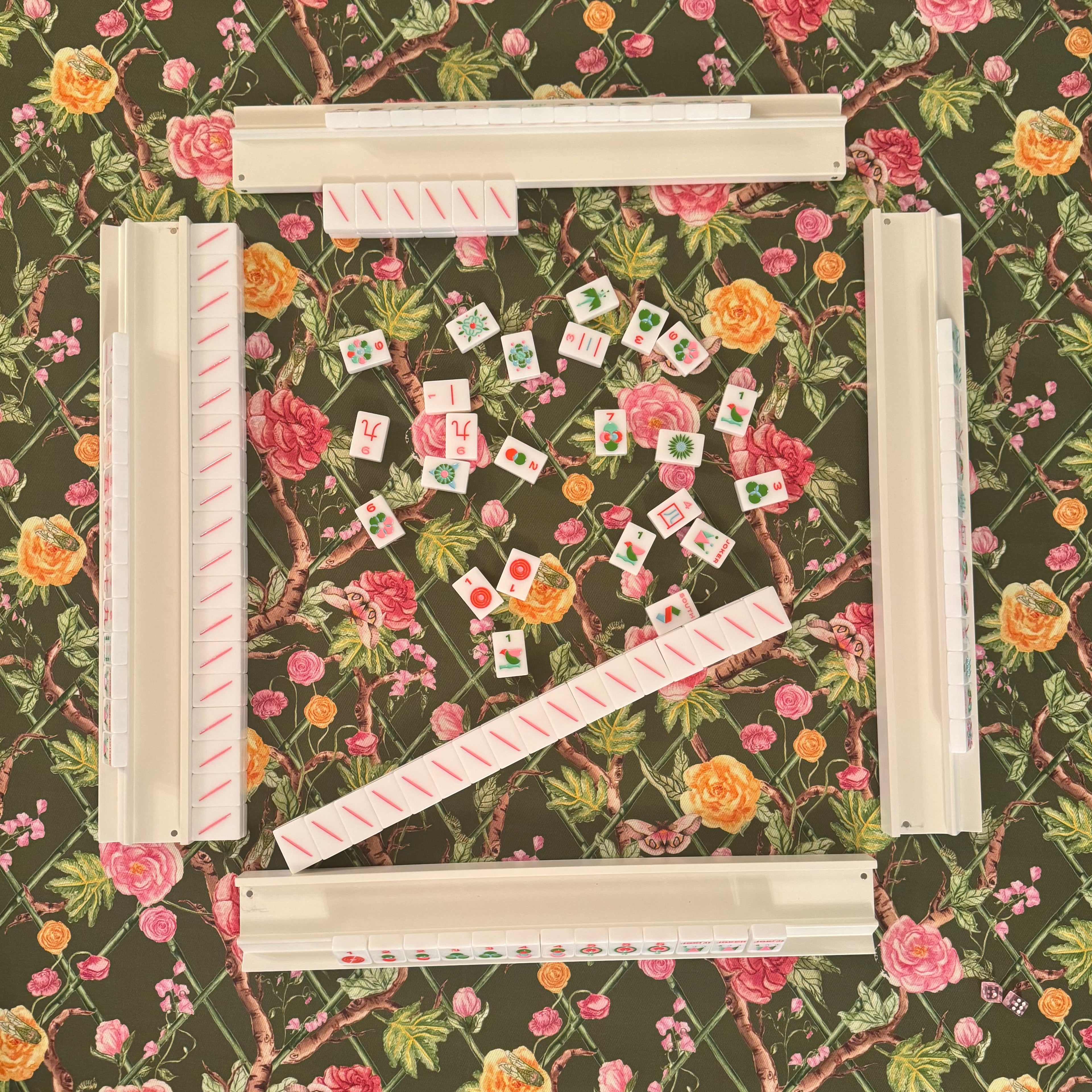 Scalloped Square Table Topper | Climbing Roses - Moss
