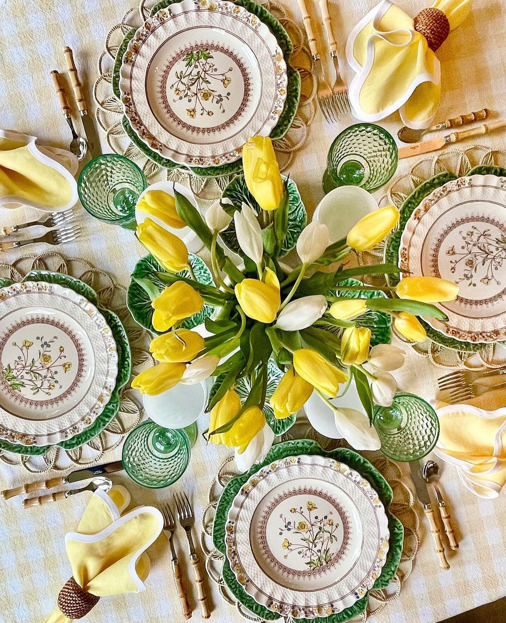 Linen Scalloped Square | Lemon