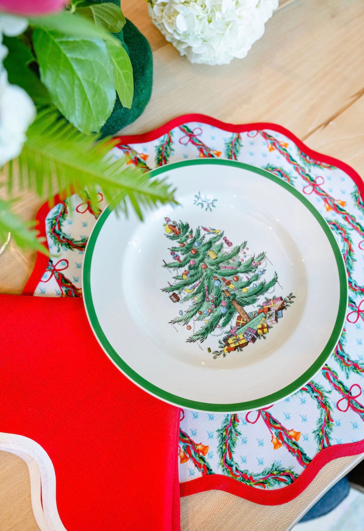 Linen Scalloped Square | Rosebud Red