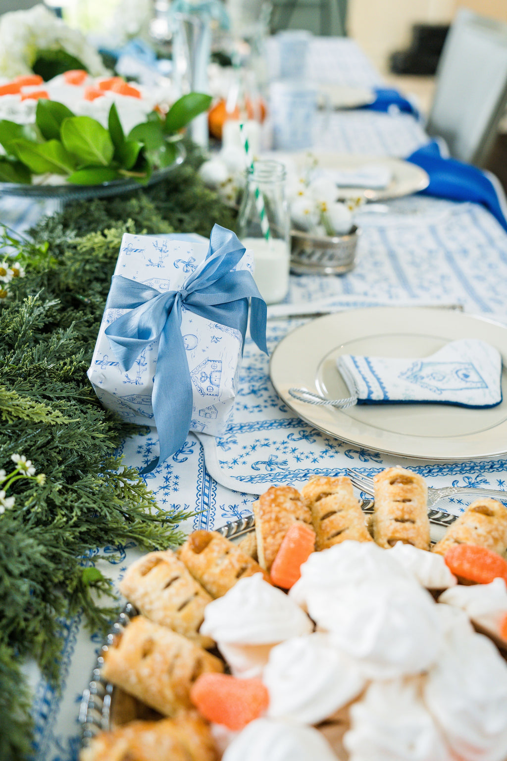 Round Scalloped Placemat | Winter Toile
