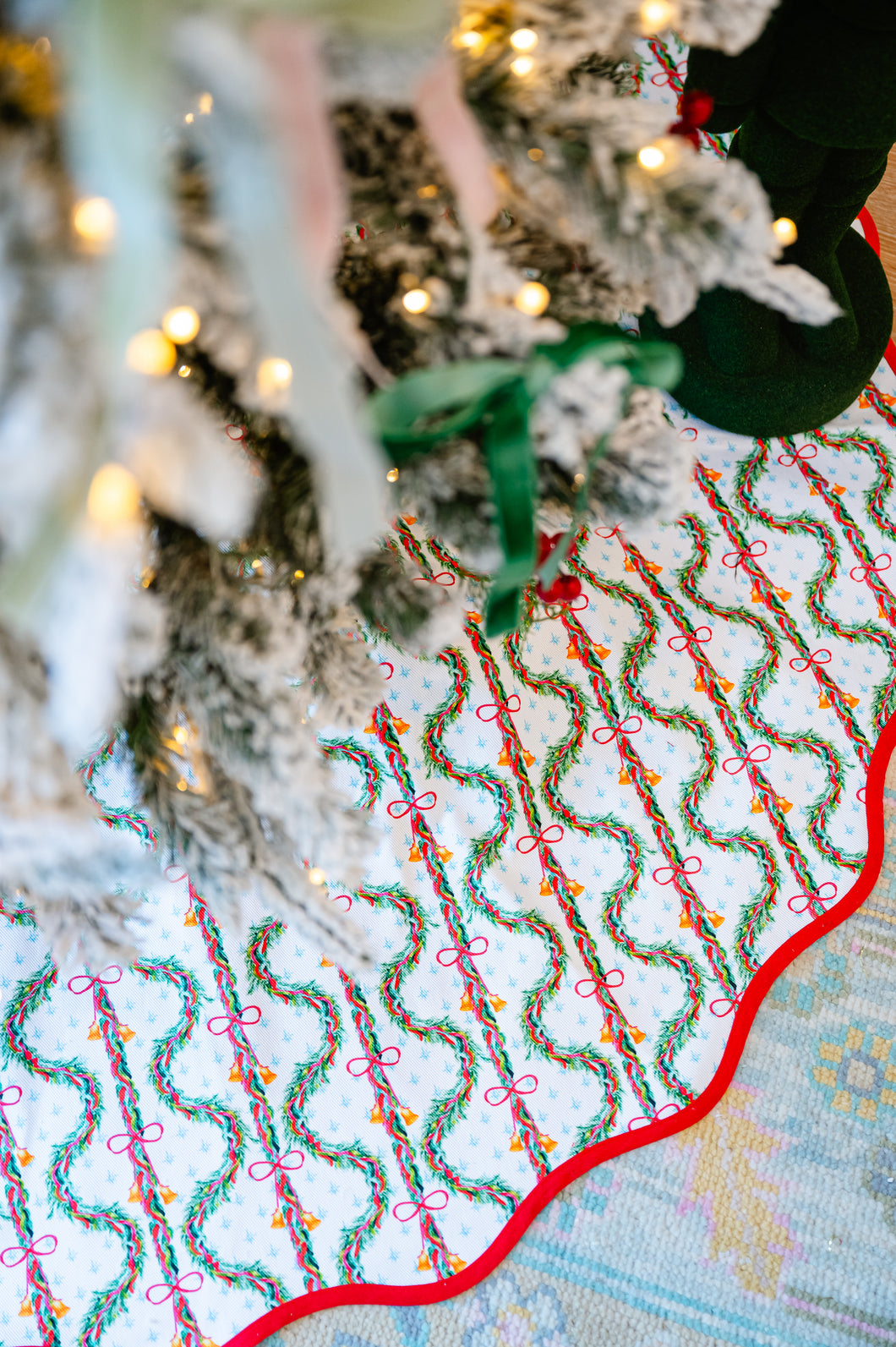 Scalloped Tree Skirt | Carol of the Bells