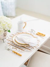Load image into Gallery viewer, Linen Scalloped Square | Lily White
