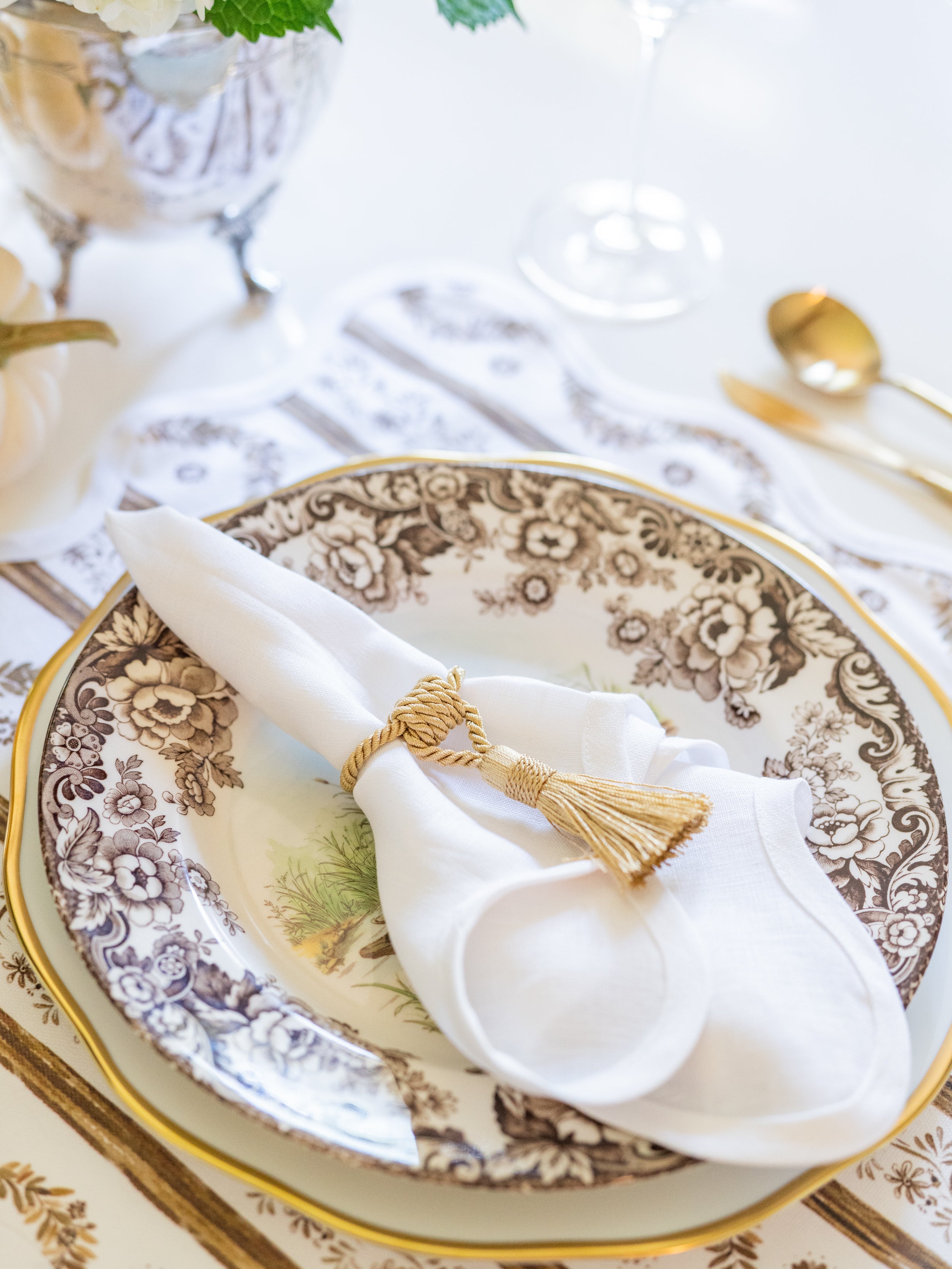 Square Scalloped Placemat | Boxwood Garden - Espresso