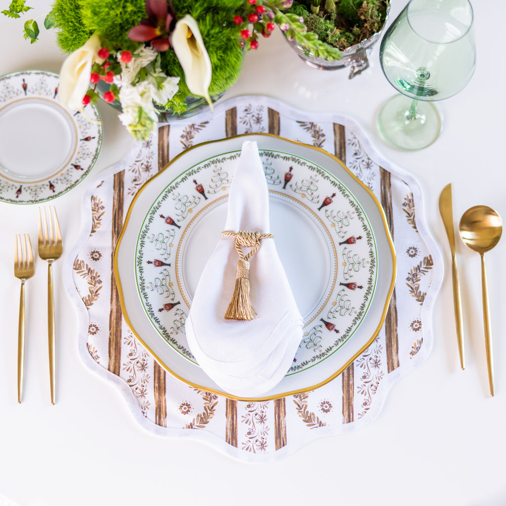 Round Scalloped Placemat | Boxwood Garden - Espresso