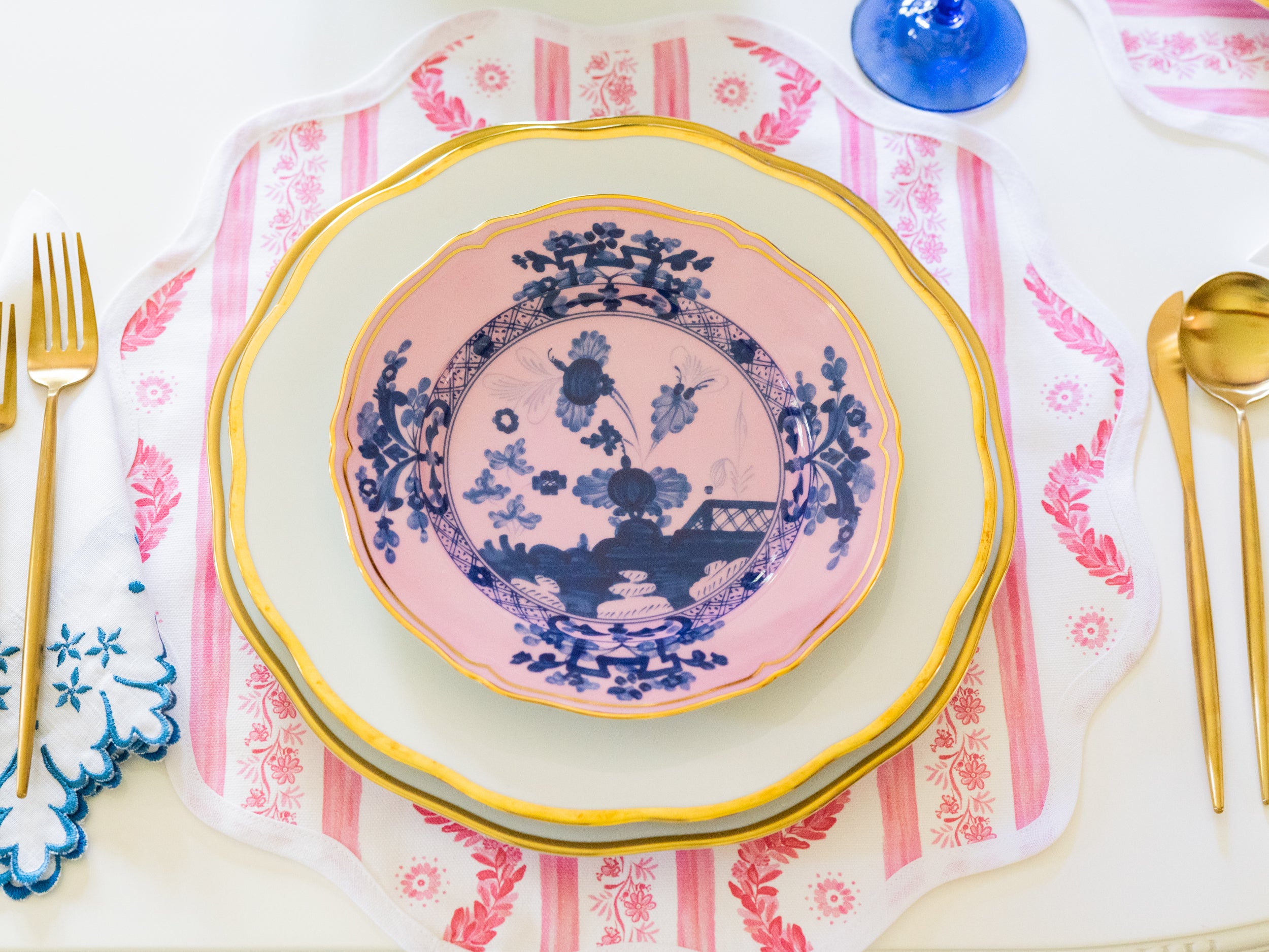 Round Scalloped Placemat | Boxwood Garden-Rose